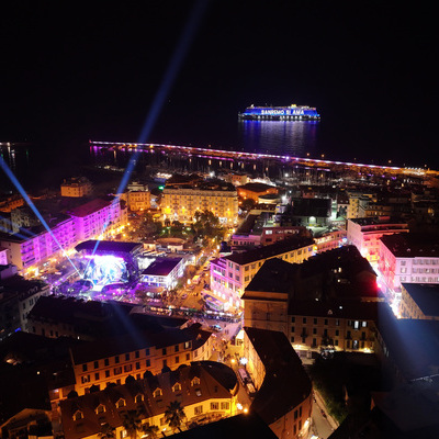 The Floating Social Media