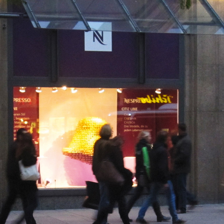 Nespresso - Display Windows Mönckebergstrasse