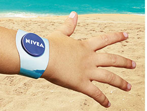 PROTECTION ADTo show how NIVEA Sun cares and protects your family, a new kind of ad was made, the 